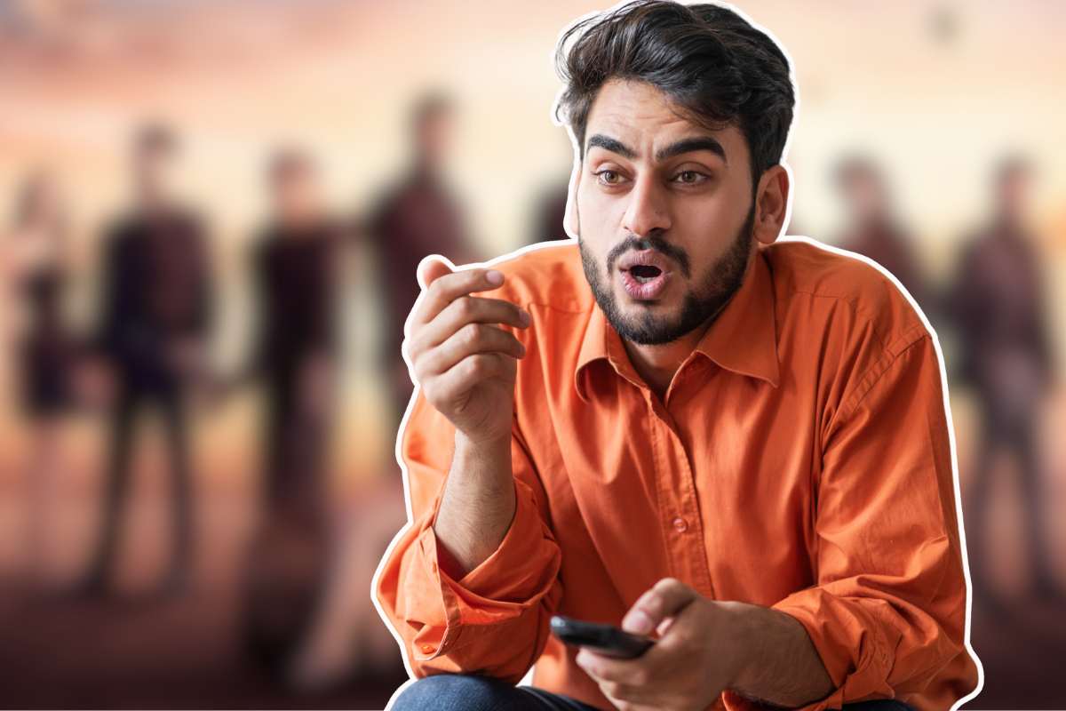ragazzo con telecomando in mano