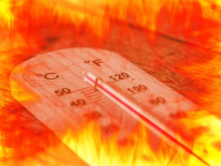 termometro temperatura tra le fiamme