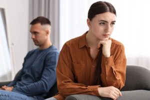 coppia durante una discussione