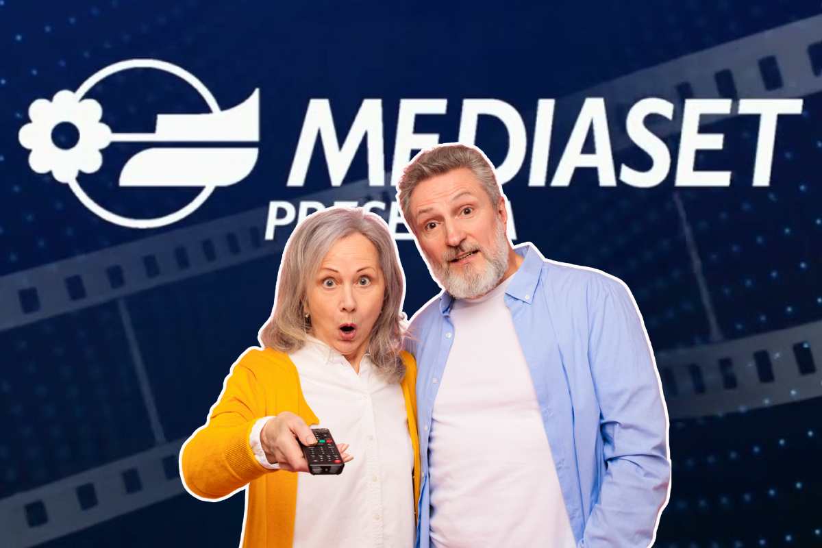 logo mediaset e coppia che guarda tv