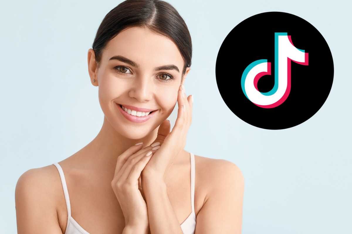 donna che tocca viso e logo tik tok