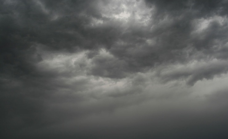 cielo nuvoloso e scuro