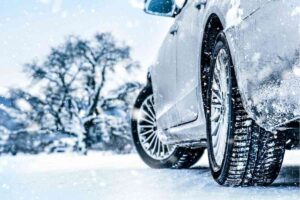 auto sulla neve