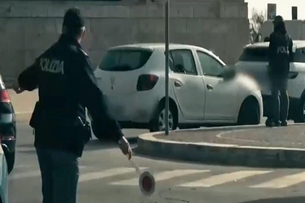 Operazione Antidroga: Smantellate Due Reti di Narcotraffico tra Roma e Latina, 15 Arrestati. Intervento Massiccio con 200 Agenti e Milioni di Euro Sequestrati